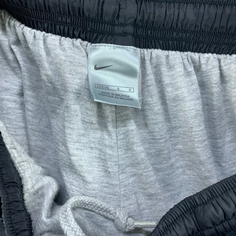 Nike windbreaker track